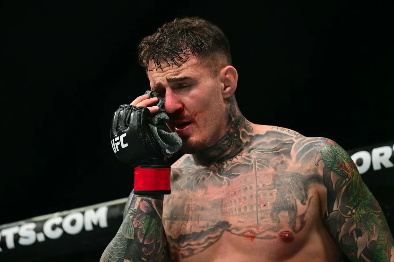 Tom Aspinall vacates UFC heavyweight title amid ongoing eye injury complications