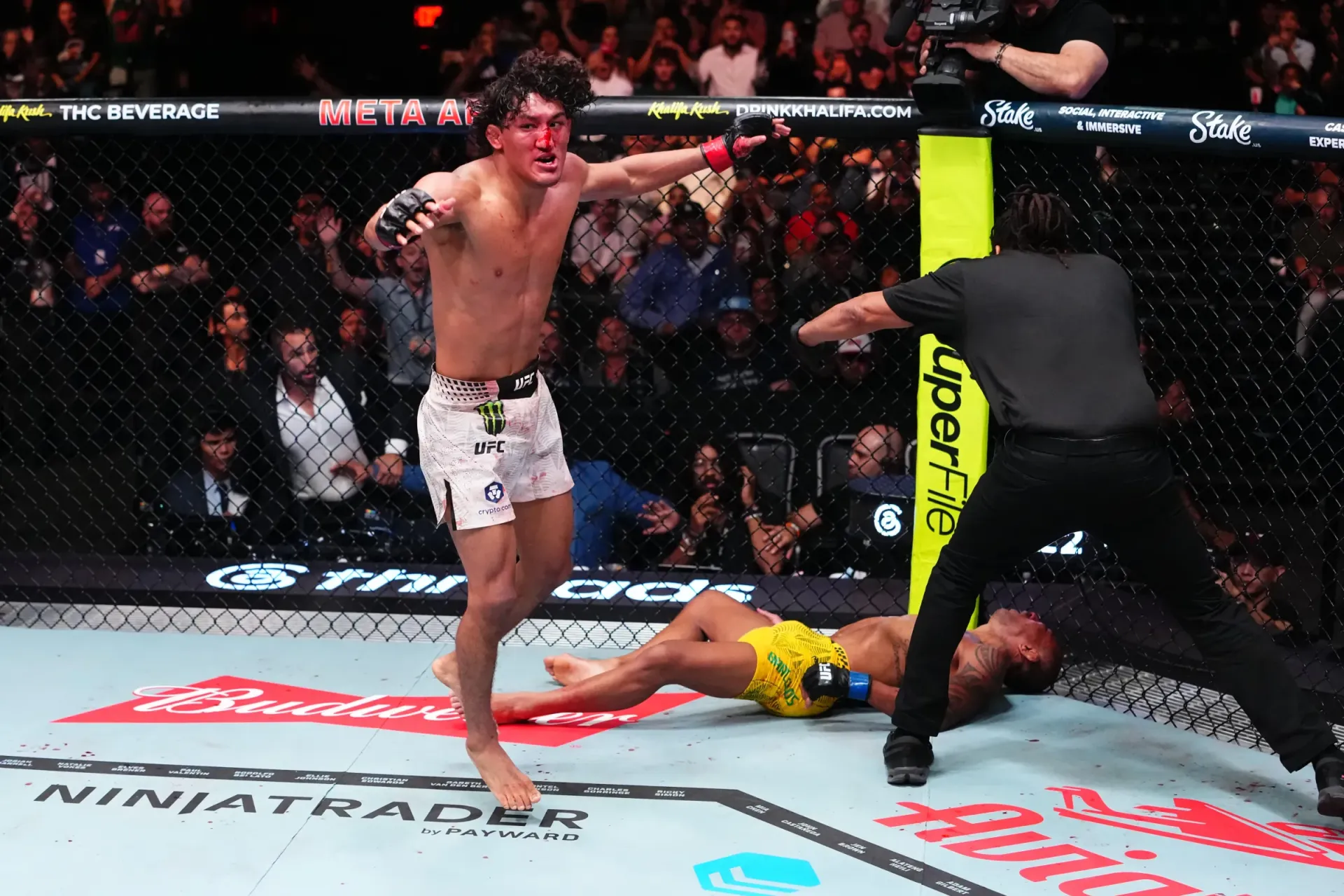 UFC Vegas 121 Results: Raúl Rosas Jr. Beats Raoni Barcelos in Scary TKO Loss